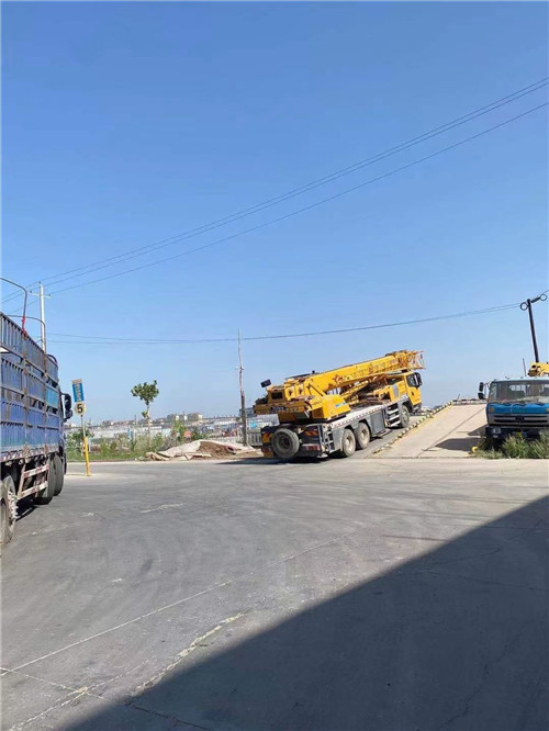 岳阳楼区25吨吊车的租赁价格大概是多少？