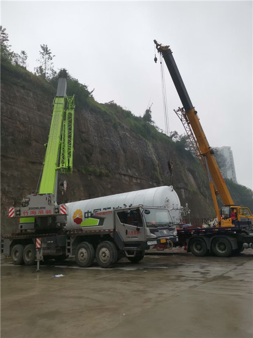 岳阳楼区“不怕风雨冻”—— 吊车的 “恶劣环境适应” 技术